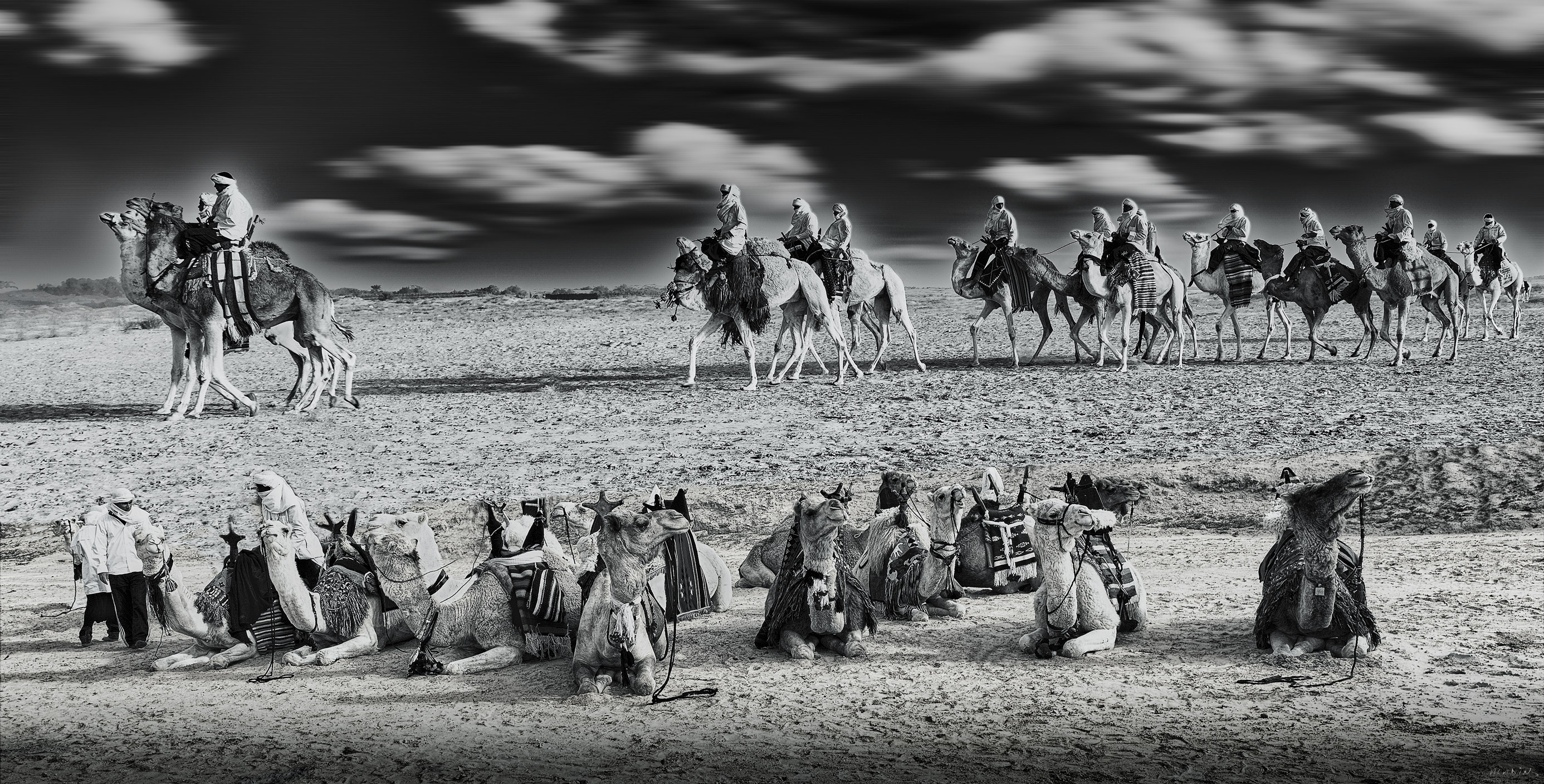 Contraste - black and white wall art featuring Black-and-white artwork of desert caravans and figures arranged in strong black-and-white contrast